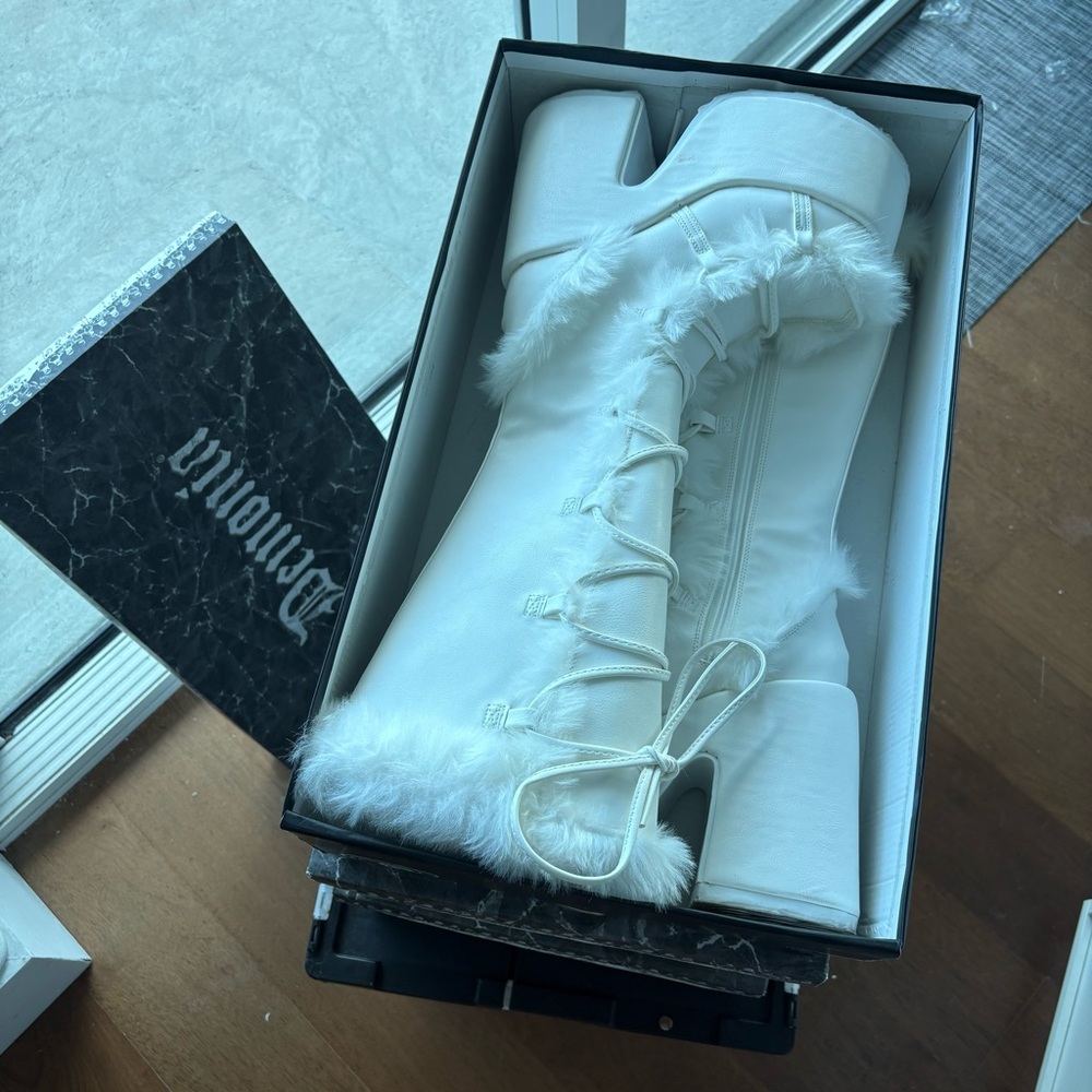White Fur-Lined Lace-Up Boots
